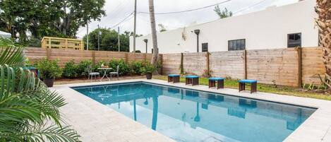 Een verwarmd zwembad