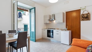 Private kitchen | Microwave - Holiday Home in Scicli With Forest Nearby (Scicli)