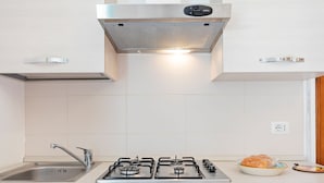 Private kitchen | Microwave - Holiday Home in Scicli With Forest Nearby (Scicli)
