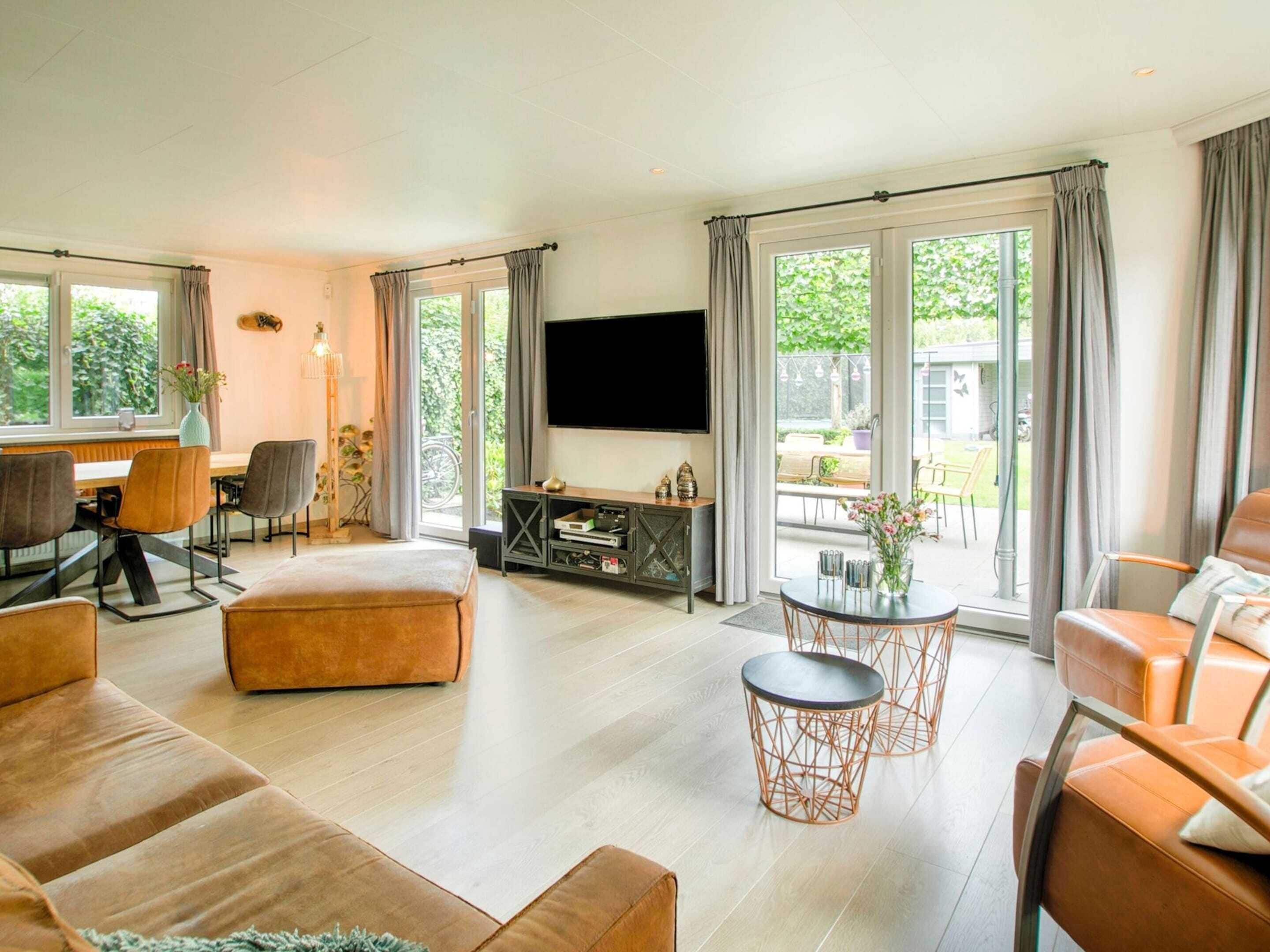 Classic House, 3 Bedrooms | Living room