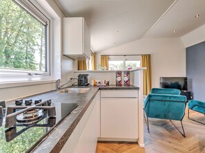 Deluxe House, 2 Bedrooms | Private kitchen | Fridge, microwave, dishwasher, coffee/tea maker