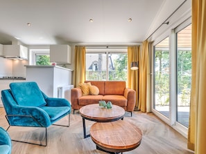 Deluxe House, 2 Bedrooms | Living room