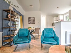 Deluxe House, 2 Bedrooms | Living room