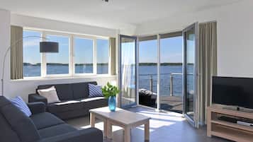 Classic Apartment, 3 Bedrooms | Living room