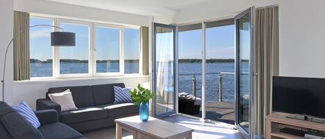 Classic Apartment, 3 Bedrooms | Living room