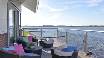 Classic Apartment, 3 Bedrooms | Balcony