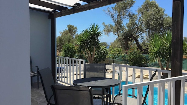 Balcony - Cozy Villa With Pool and Parasol in Kirianna (Rethymno)