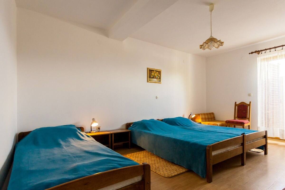 Apartamento clásico, 1 habitación | 4 dormitorios, mobiliario individual, ropa de cama