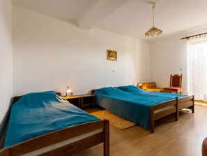 Classic Apartment, 1 Bedroom | 4 bilik tidur, dilengkapkan perabot secara berasingan, cadar katil