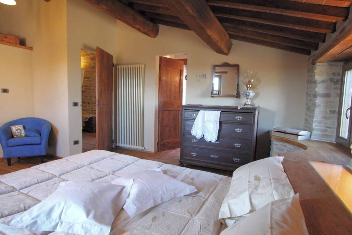 11 Schlafzimmer, Bügeleisen/Bügelbrett, individuell eingerichtet