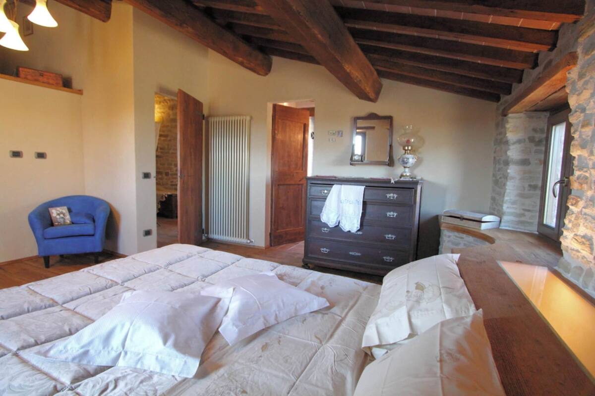 11 Schlafzimmer, Bügeleisen/Bügelbrett, individuell eingerichtet