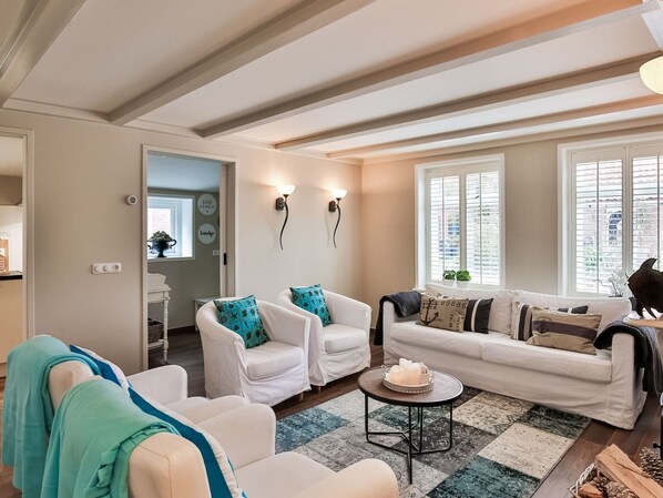 Maison classique, 5 chambres | Salle de séjour