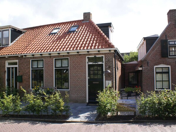 Exterior - Fantastic Luxury Vacation Home and Next to the Wadden Sea (Paesens)