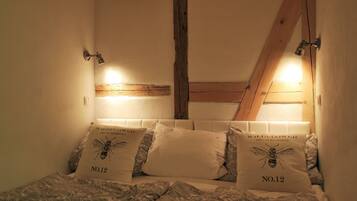 4 bedrooms, bed sheets