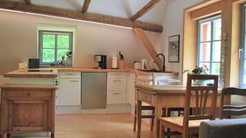 Comfort Apartment, 2 Bedrooms | Dining