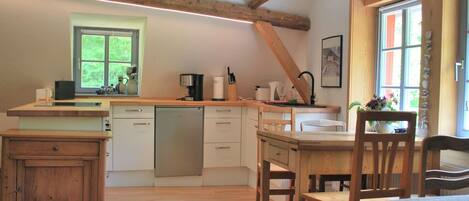 Comfort Apartment, 2 Bedrooms | Dining