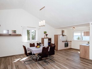 Dining - Modern Apartment in Starigrad Paklenica With Barbecue (Starigrad)