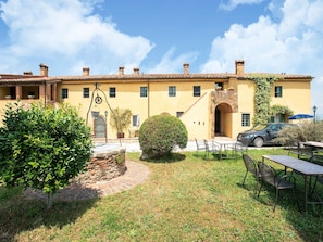 Comfort House, 3 Bedrooms | Exterior - Appealing Apartment in Collesalvetti With Garden (Collesalvetti)