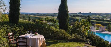 Deluxe House, 4 Bedrooms | Garden