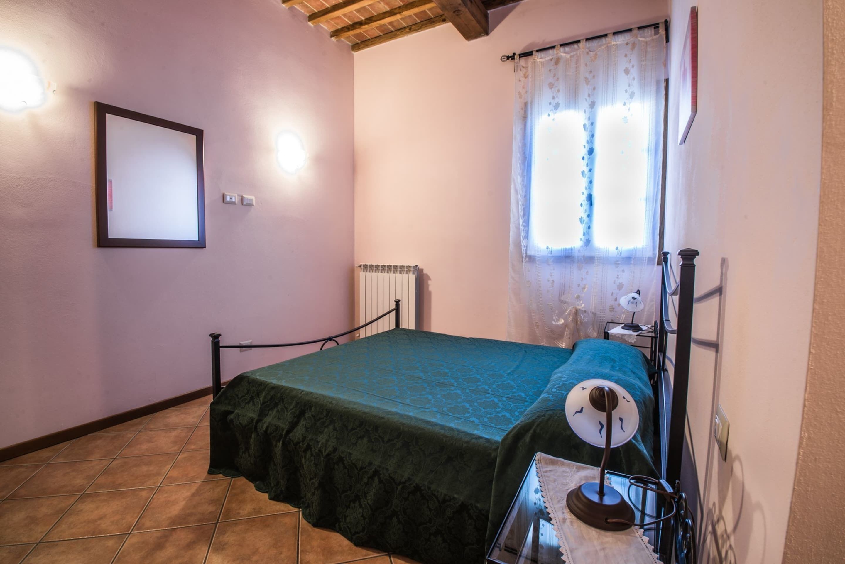 17 soverom, individuelt innredet og sengetøy