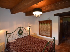 4 chambres, ameublement unique, literie fournie