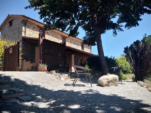 Balcony - Cozy Apartment With Garden, Patio, Storage, Deckchairs, BBQ (Pennabilli)