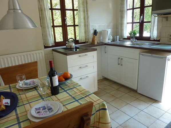 Comfort Apartment, 1 Bedroom | Private kitchen