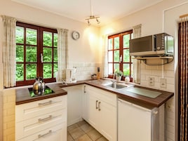 Comfort Apartment, 1 Bedroom | Private kitchen | Coffee/tea maker, fridge, microwave, stovetop