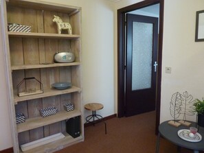 Comfort Apartment, 1 Bedroom | Living room | DVD player