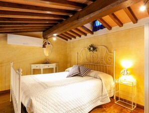 Maison Classique, plusieurs chambres | 10 chambres, ameublement personnalisé, draps fournis