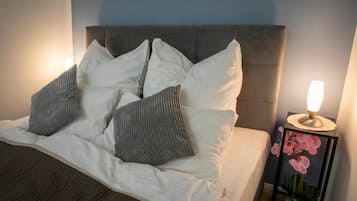 1 habitación, tabla de planchar con plancha y cuna de viaje