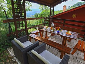 Classic Villa, 6 Bedrooms | Balcony - Spacious Villa With Pool in Fabriano Italy (Fabriano)