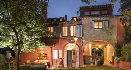 Spacious Villa With Pool in Fabriano Italy