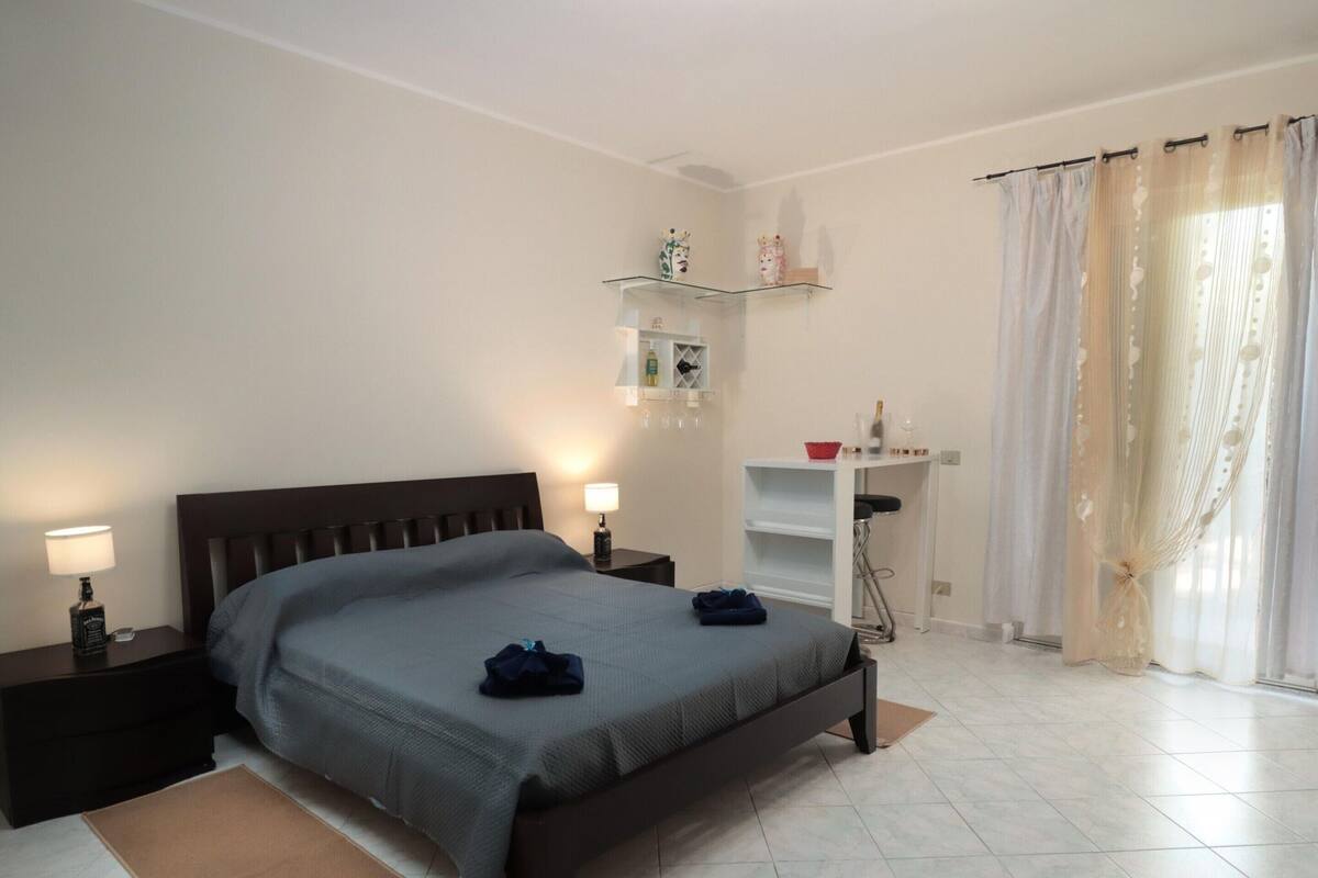 5 bedrooms, individually furnished, iron/ironing board, bed sheets