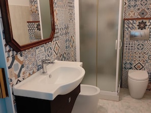 Casa clássico, 2 quartos | Banheiro | Chuveiro 