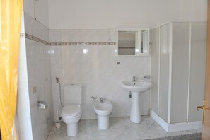 Apartamento Confort, 2 habitaciones | Baño | Ducha