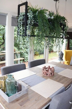 Classic House, 2 Bedrooms | Dining