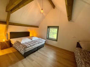 6 chambres, ameublement personnalisé, draps fournis
