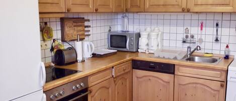 Deluxe Apartment, 3 Bedrooms | Private kitchen | Fridge, microwave, oven, dishwasher