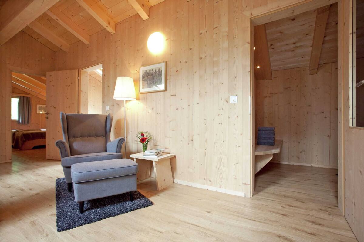 13 chambres, ameublement personnalisé, draps fournis