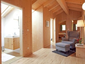 Comfort Apartment, 5 Bedrooms | 13 bedrooms, individually furnished, bed sheets