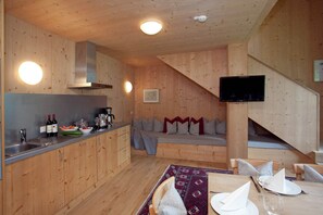 Lägenhet Comfort - 5 sovrum | Eget kök | Kylskåp, mikrovågsugn, ugn och diskmaskin