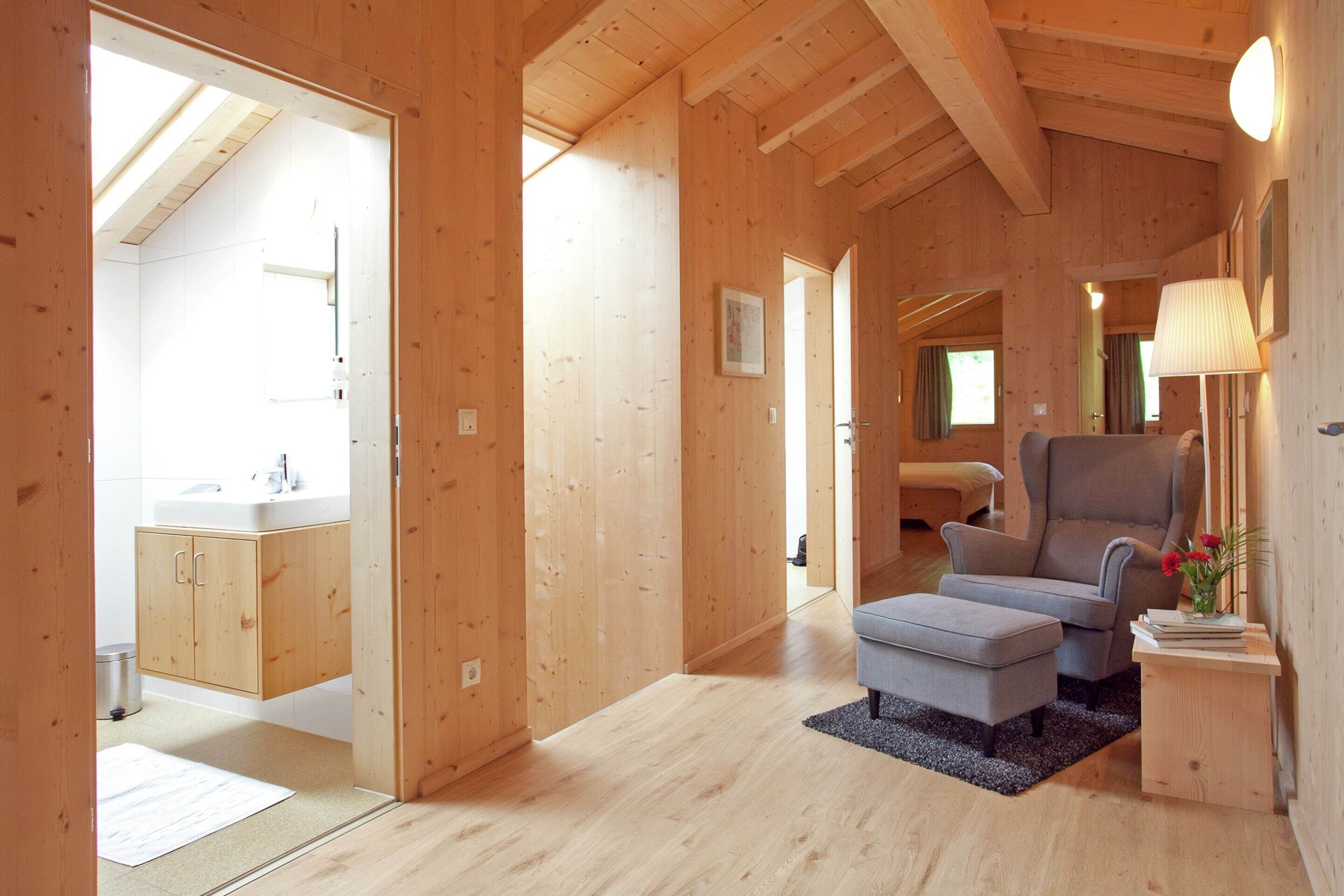 Classic Apartment, Multiple Bedrooms | 13 bedrooms, individually furnished, bed sheets