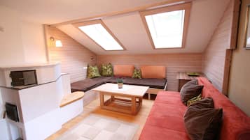 Classic Apartment, Multiple Bedrooms | Living room