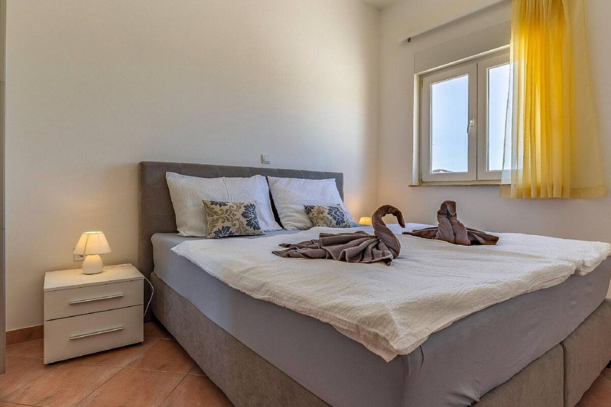 Comfort Apartment, 2 Bedrooms | 4 bedrooms, individually furnished, bed sheets