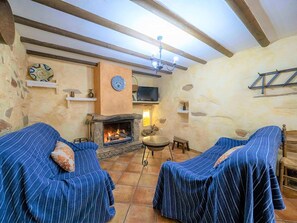 Classic-talo, 3 makuuhuonetta | Olohuone | Takka