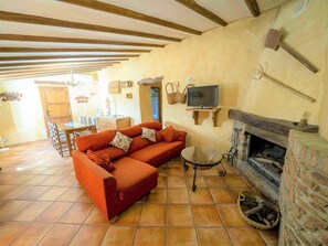 Comfort-talo, 3 makuuhuonetta | Olohuone | Takka