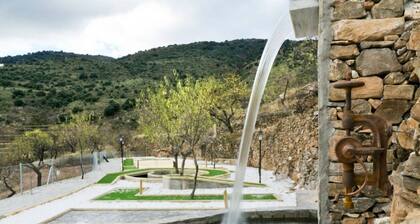 Beautiful Holiday Home in Laroya With Shared Pool