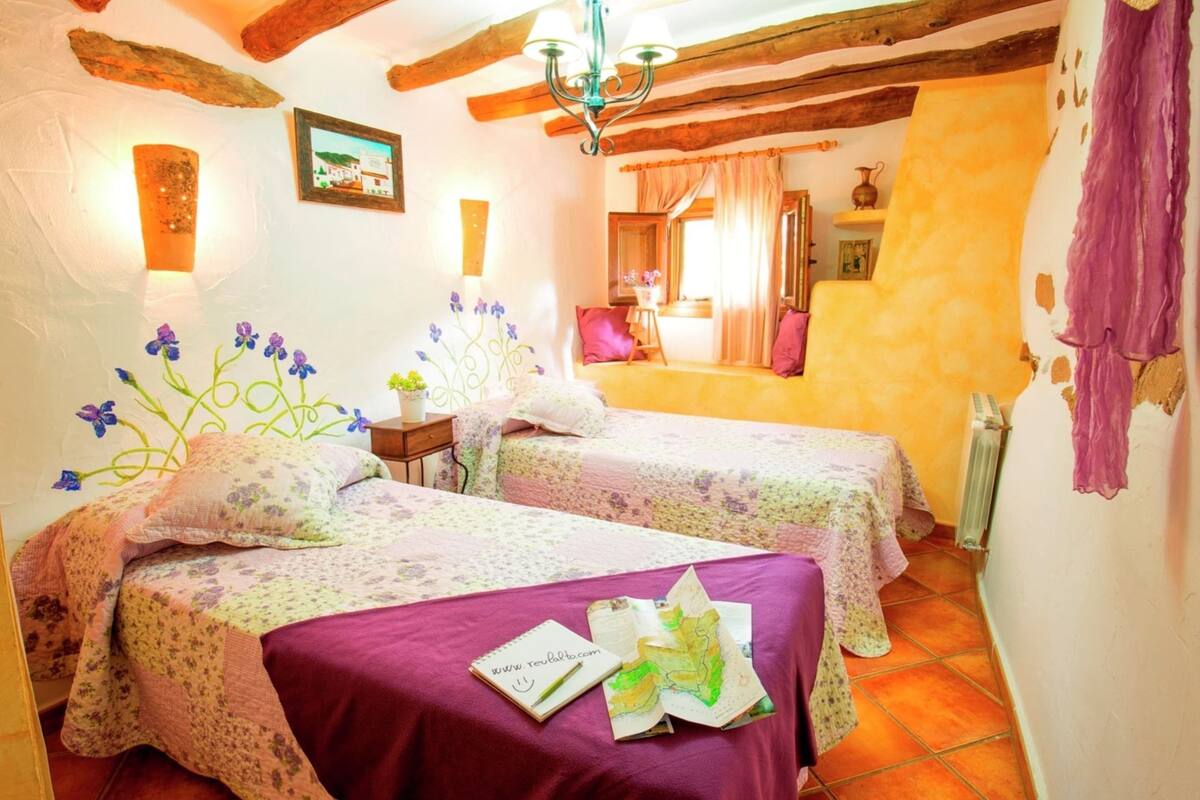 Classic House, 3 Bedrooms | 6 bedrooms, individually furnished, bed sheets