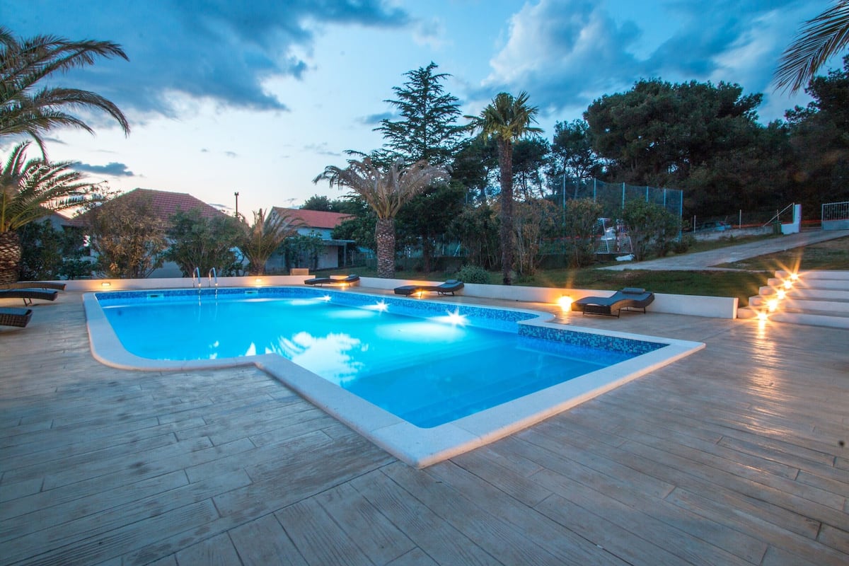 Piscina coperta, piscina all'aperto